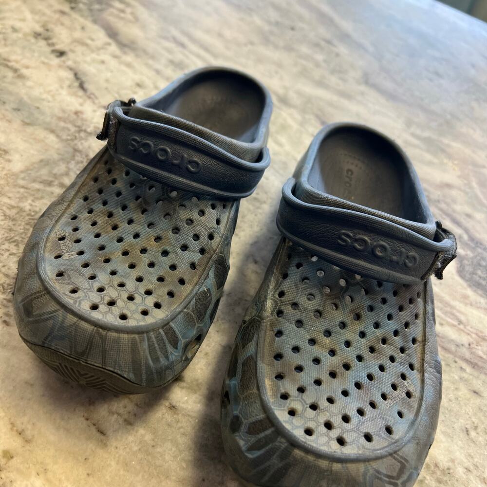 Croc's Men's Blue + Black Water Shoes Size 7 - Picture 5 of 5